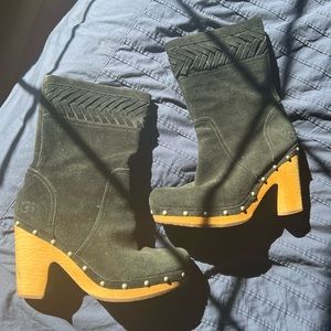 UGG Black leather wooden platform boots 🤩